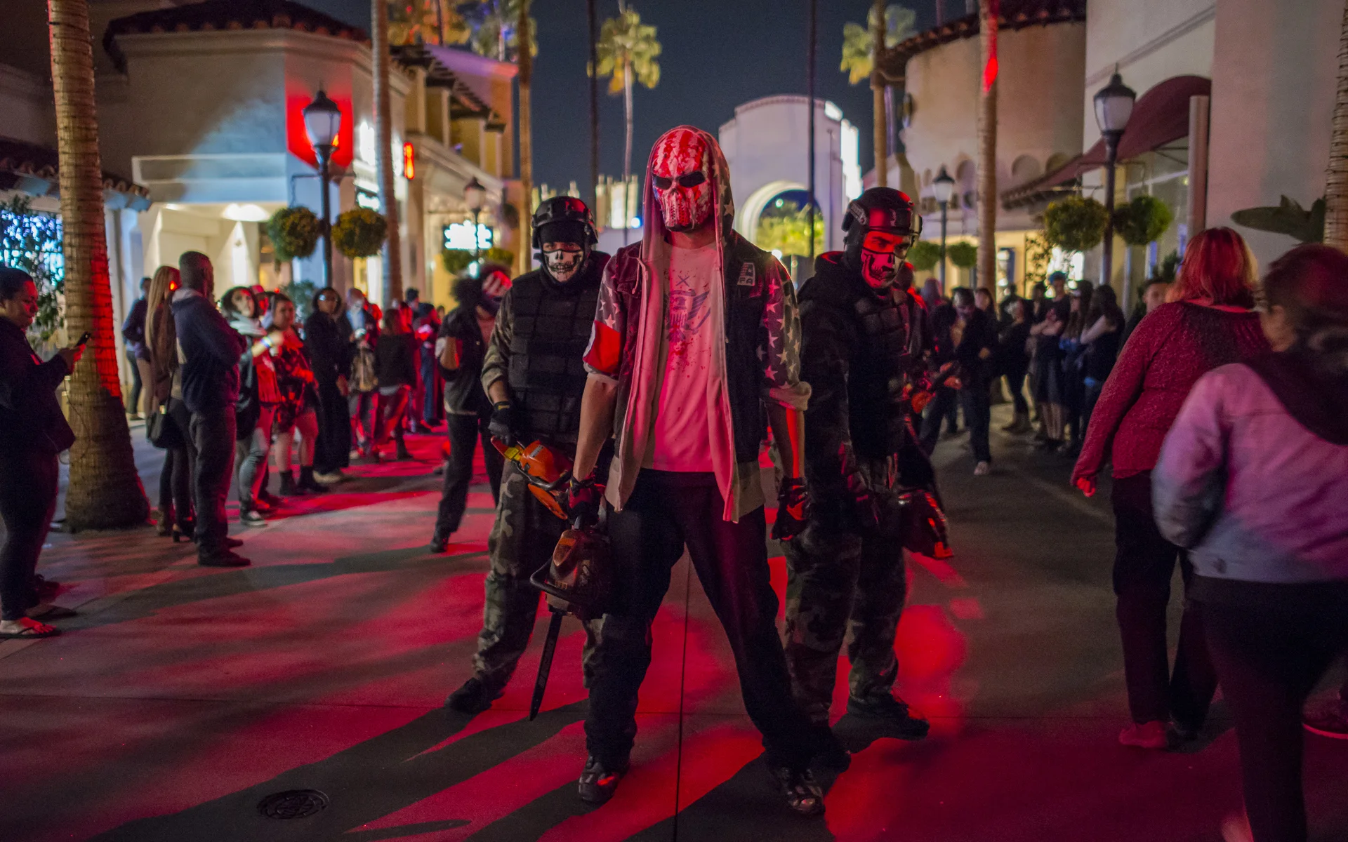 Halloween Horror Nights (Hollywood): Tickets, Houses, Express Strategy, and Staying Comfortable
